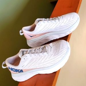 Hoka One One Arahi 4